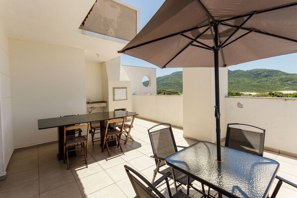 تناول الطعام بالخارج