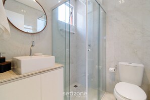 Basic Apartment | Bathroom | Shower