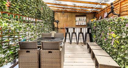 Vibrant Kensington Flat with Garden Bar