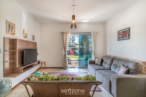 Basic Apartment | Living area