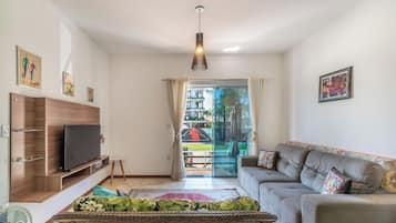Apartamento básico | Área de estar | TV