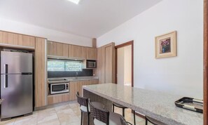 Basic Apartment | Private kitchen | Cookware/dishes/utensils