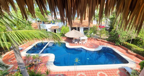Pool and Oceanview 3bdrm house Steps to Manzanillo Beach