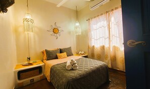 3 bedrooms, free WiFi, bed sheets - Pool and Oceanview 3bdrm house Steps to Manzanillo Beach (Puerto Escondido)