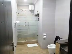 Dusche, Handtücher, Seife, Toilettenpapier
