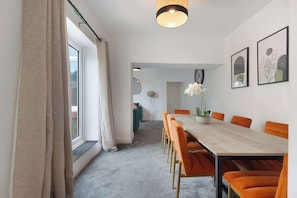 Dining - 4BR in Hill Top House with Free Parking and WiFi (Quarrington Hill)