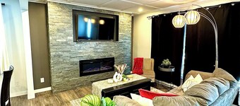 5 bedroom getaway close to big shopping giants