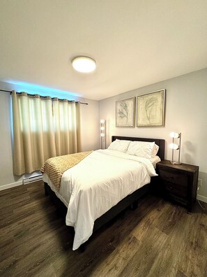 5 bedrooms, iron/ironing board, WiFi, bed sheets