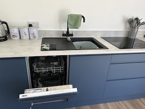 Batterie de cuisine, vaisselle et ustensiles