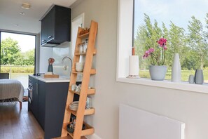 1 bedroom, individually decorated, individually furnished, free WiFi - Riverside Exclusive Retreat (Newquay)