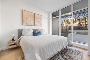 2 bedrooms, internet, bed sheets