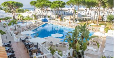 حمّام سباحة مُدفَّأ