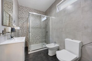 Doccia, asciugacapelli, asciugamani