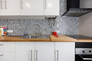 Fridge, microwave, oven, coffee/tea maker