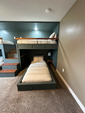 6 bedrooms, WiFi, bed sheets