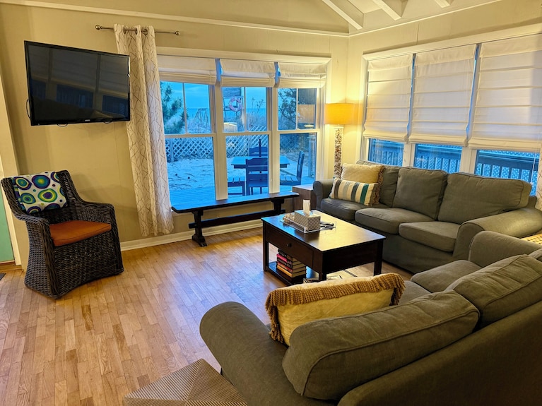 Seahaven Cottage- A Beach-front, Pet Friendly Cottage On Prime Hook Beach - Delaware