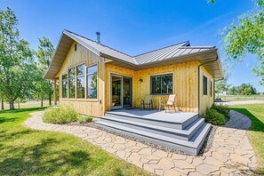 Exterior - Montana Getaway w/ Views & Private Trail (Stevensville)