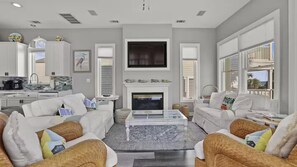 Télévision, cheminée