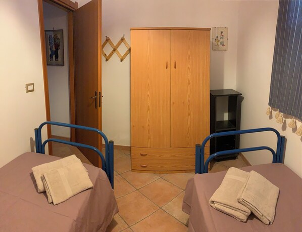 2 Schlafzimmer, Bügeleisen/Bügelbrett, Bettwäsche