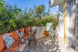 Outdoor dining - Holiday Townhouse 'Casa 13' with Wi-Fi and Air Conditioning (Marbella)