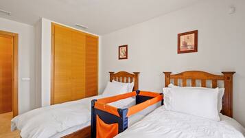 2 bedrooms, WiFi, bed sheets