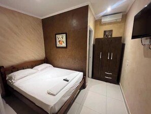 1 bedroom, desk, iron/ironing board, free WiFi