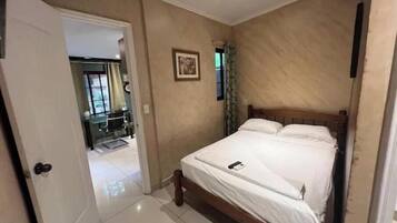 1 bedroom, desk, iron/ironing board, free WiFi