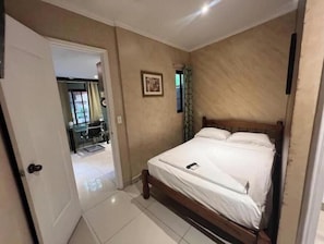 1 chambre, bureau, fer et planche à repasser, Wi-Fi gratuit