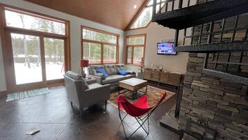 Smart-TV, peis og bøker