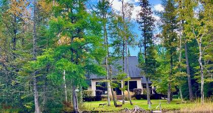 Luxury 3-bedroom Modern home on the banks of the AuSable River