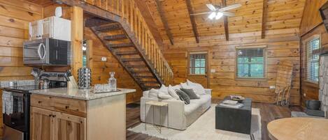 House (6 Bedrooms) | Interior