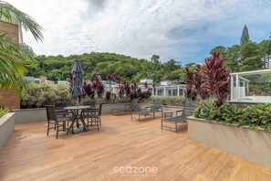 Basic Apartment | Outdoor dining