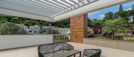 Basic Apartment | Terrace/patio