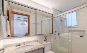 Basic Apartment | Bathroom