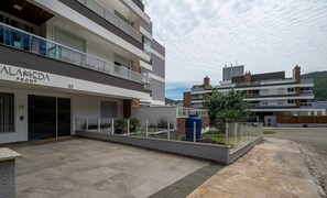 Basic Apartment | Exterior