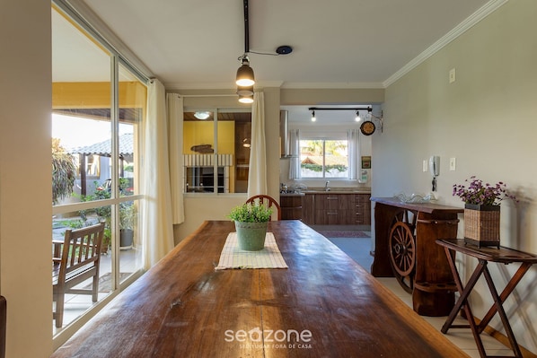 Basic Villa | Dining