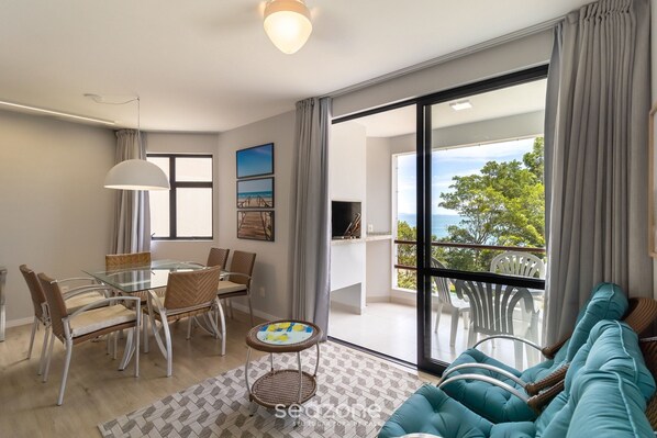 Basic Apartment | Living area | TV