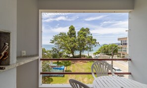 Basic Apartment | Outdoor dining