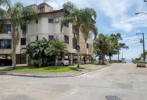 Basic Apartment | Exterior