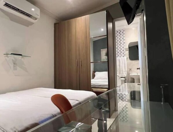 2 bedrooms, desk, iron/ironing board, free WiFi