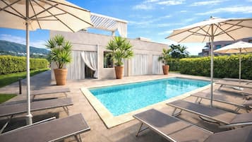 Piscine extérieure (ouverte en saison)