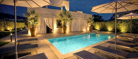 Seasonal outdoor pool