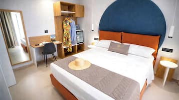 Minibar, caja de seguridad en la habitación y decoración personalizada