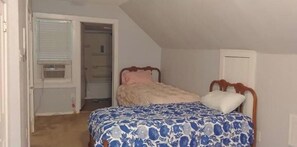 3 bedrooms, iron/ironing board, free WiFi, bed sheets - ;Cowboy's Cottage on Fern (Stillwater)