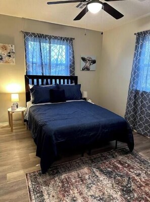 3 bedrooms, desk, iron/ironing board, free WiFi