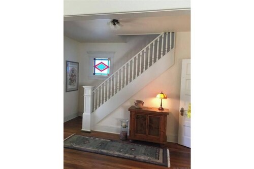 -Beautiful 4.5 BR / 4 Ba home with 2 car garage