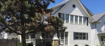 -Beautiful 4.5 BR / 4 Ba home with 2 car garage