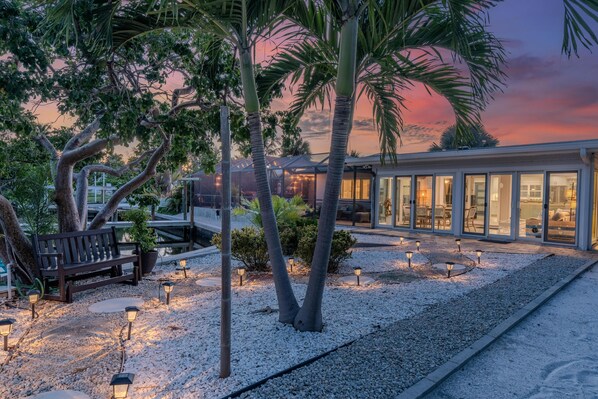 Property grounds - Gus's Getaway (Fort Myers Beach)