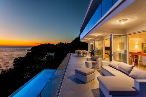 Strandvilla Modus Vivendi mit Pool