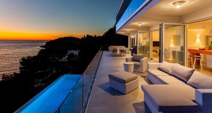 Strandvilla Modus Vivendi mit Pool